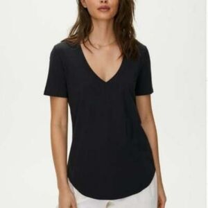 Babaton Black Foundation V-Neck T-Shirt Size M